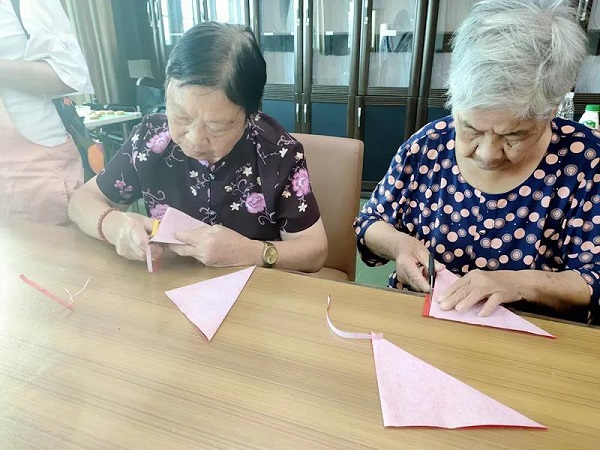  海福祥老年大學開課啦！銀發(fā)學子樂滿堂|海福祥養(yǎng)老護理連鎖